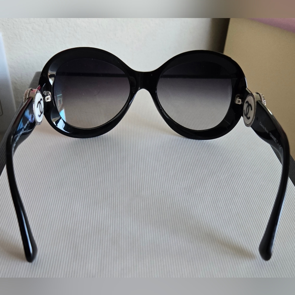 Chanel Vintage Collection Bouton Sunglasses 5193 B - Picture 3 of 16